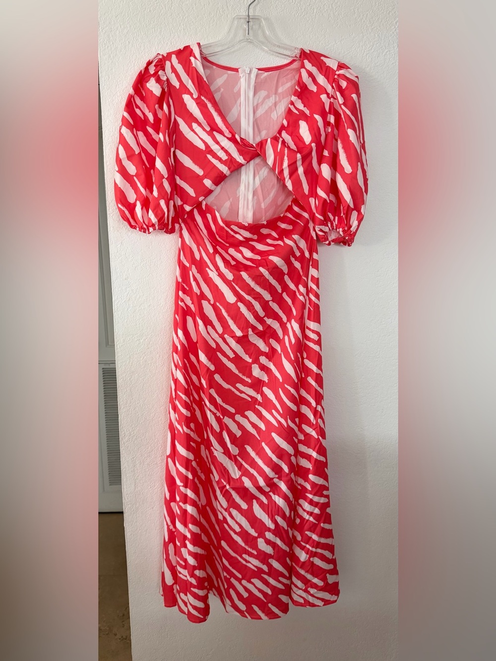 Commense Coral and White Cutout Midi Dress - Picture 4 of 9
